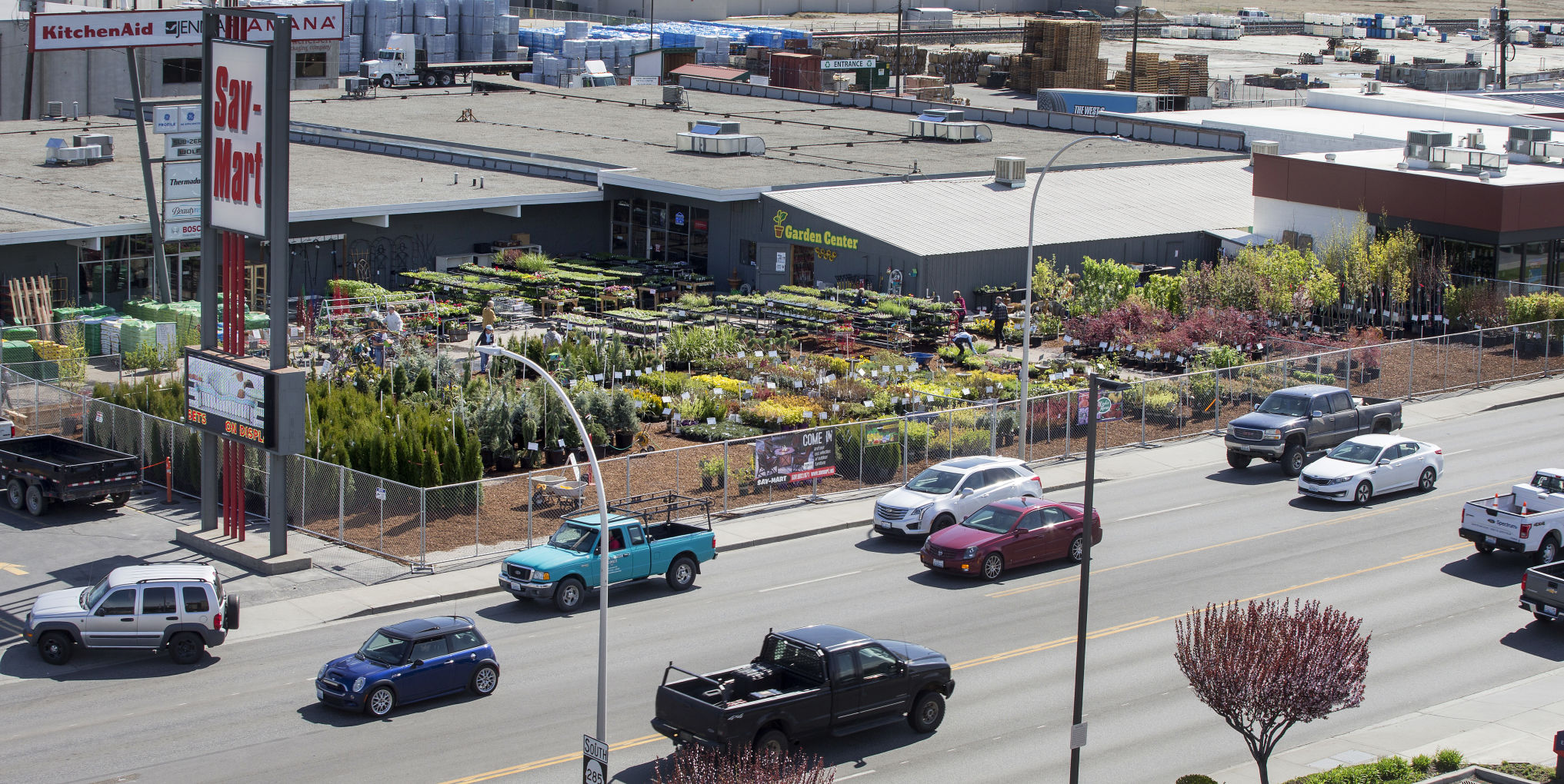 04162019BZWSavMartGardenCenter02JPG.JPG